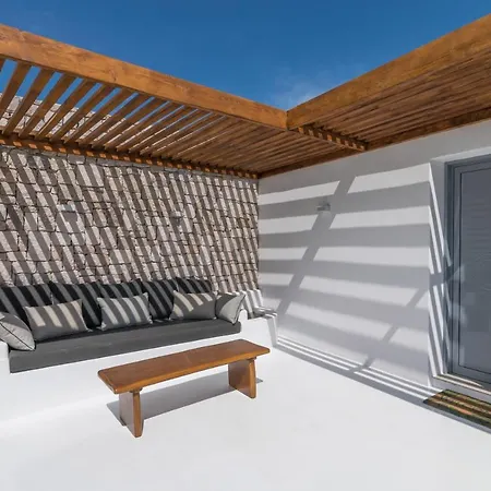 Chrysomelo Adamantas (Milos)