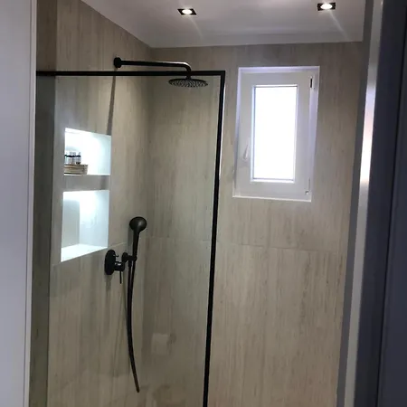 Chrysomelo Adamantas (Milos)