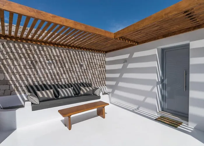 Chrysomelo Adamantas (Milos)