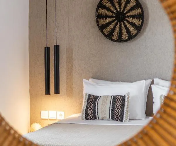 Chrysomelo Adamantas (Milos)